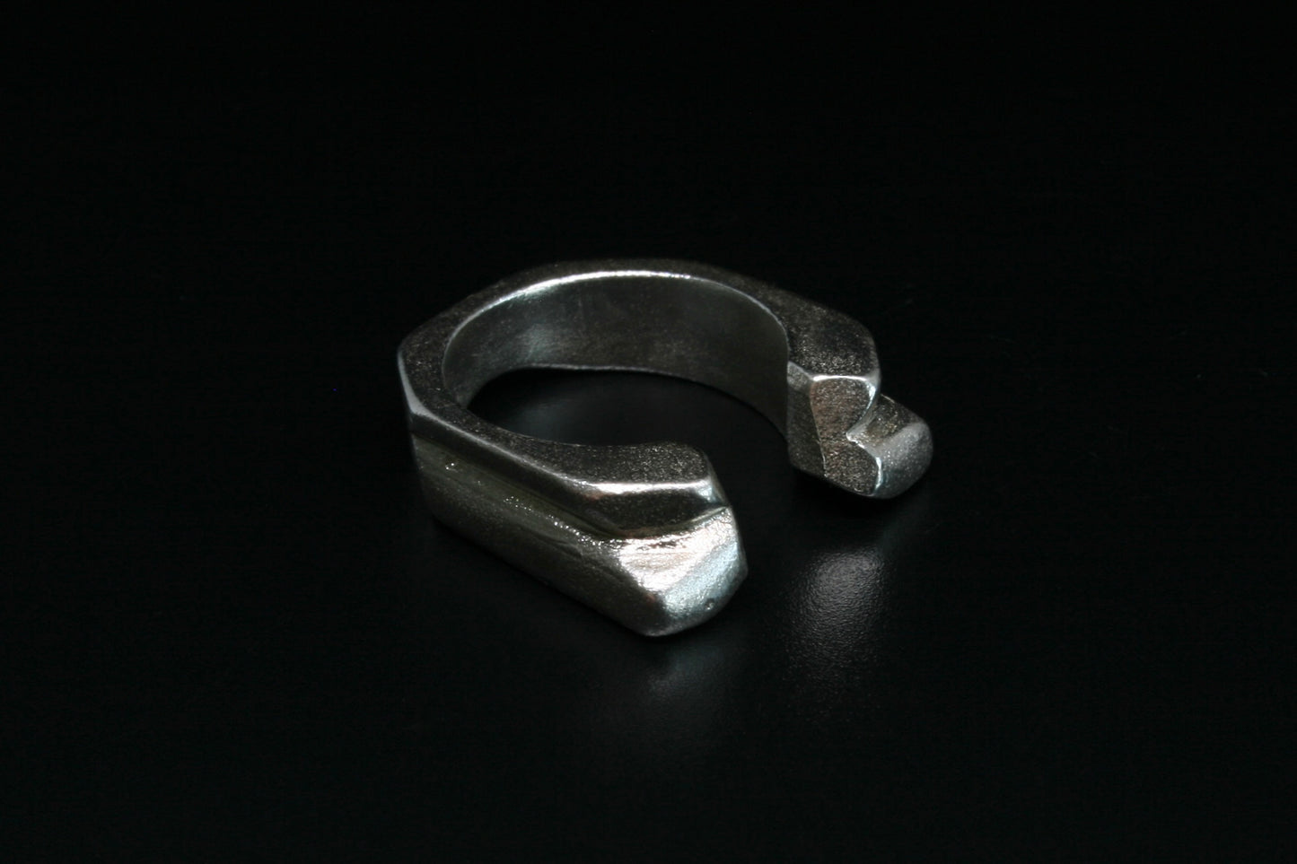LB2 Ring