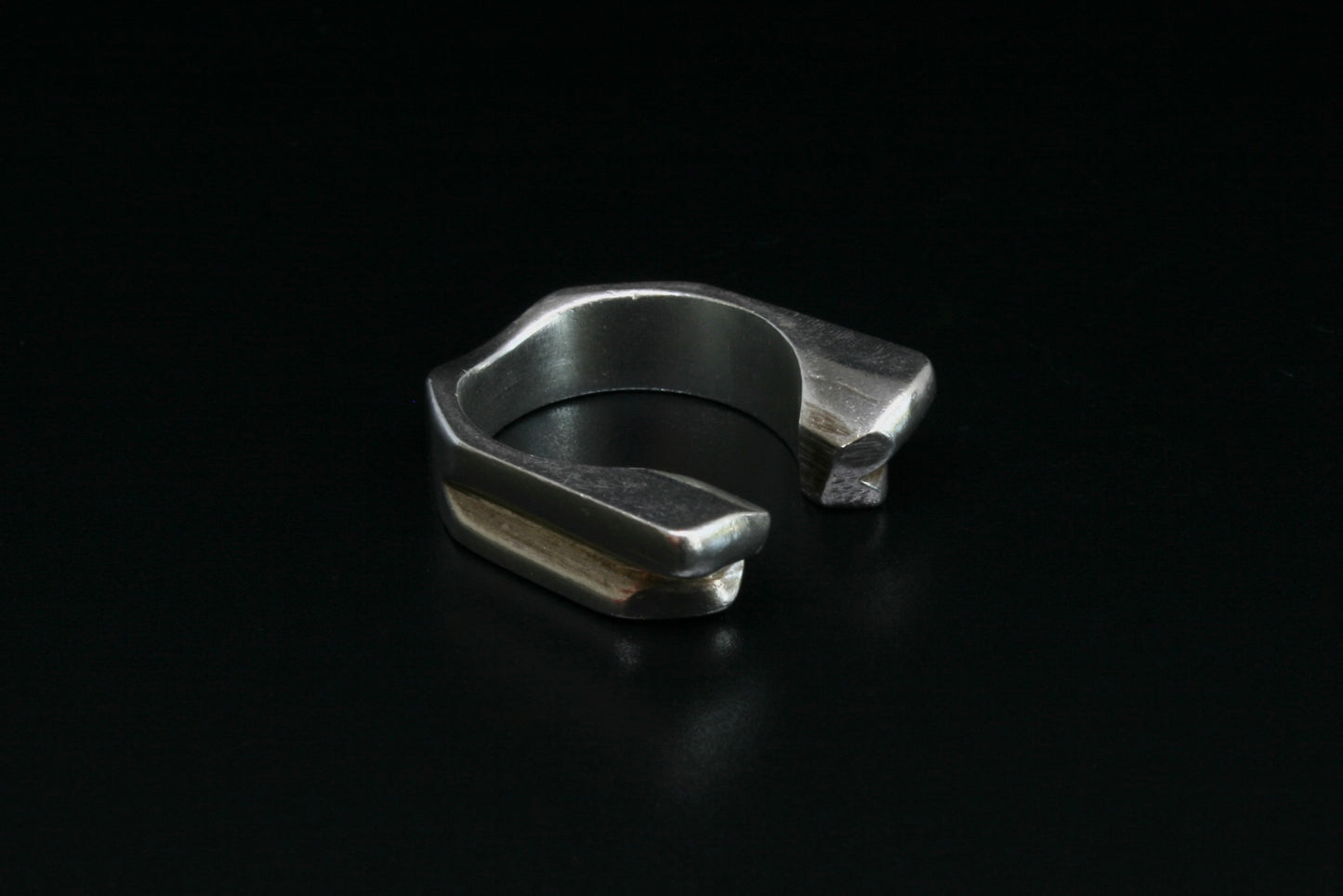 LB2 Ring