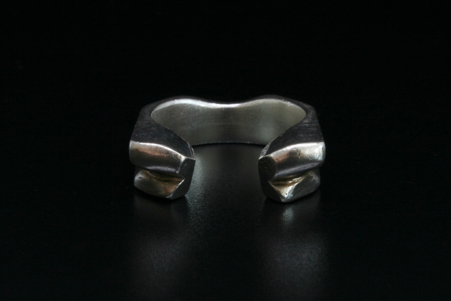 LB2 Ring