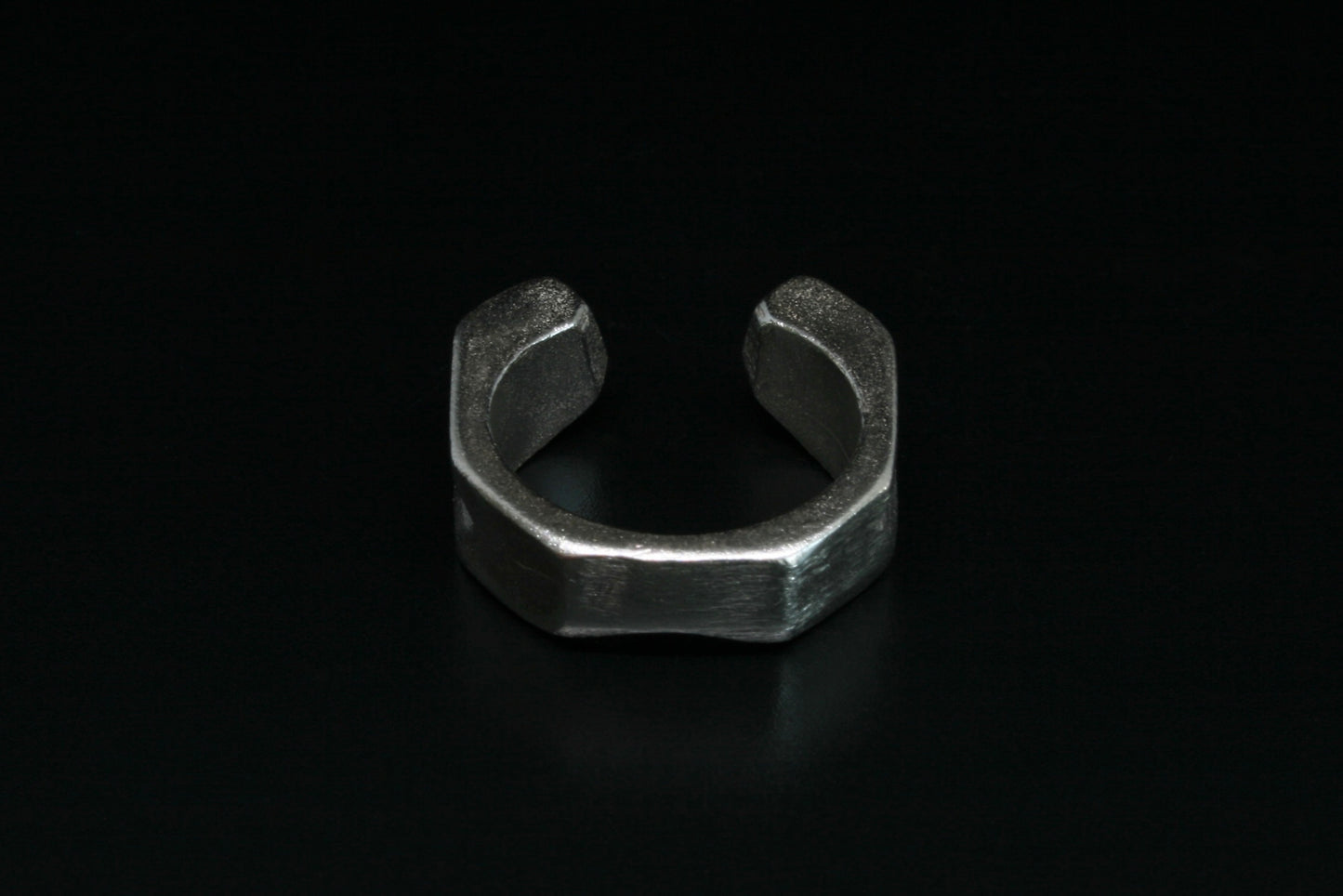 LB2 Ring