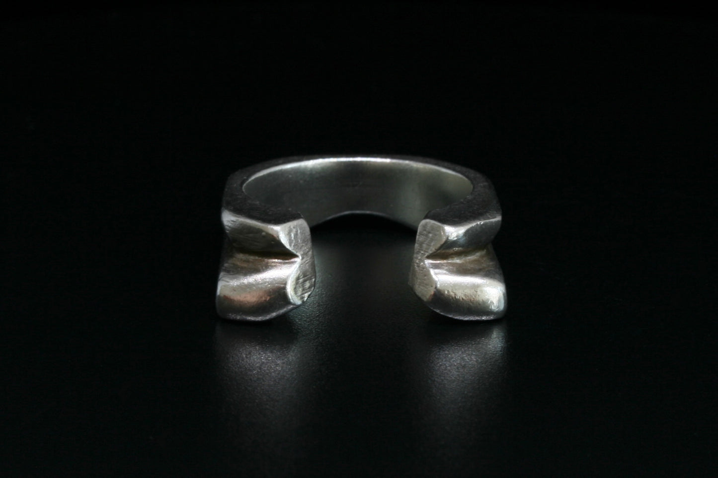 LB2 Ring