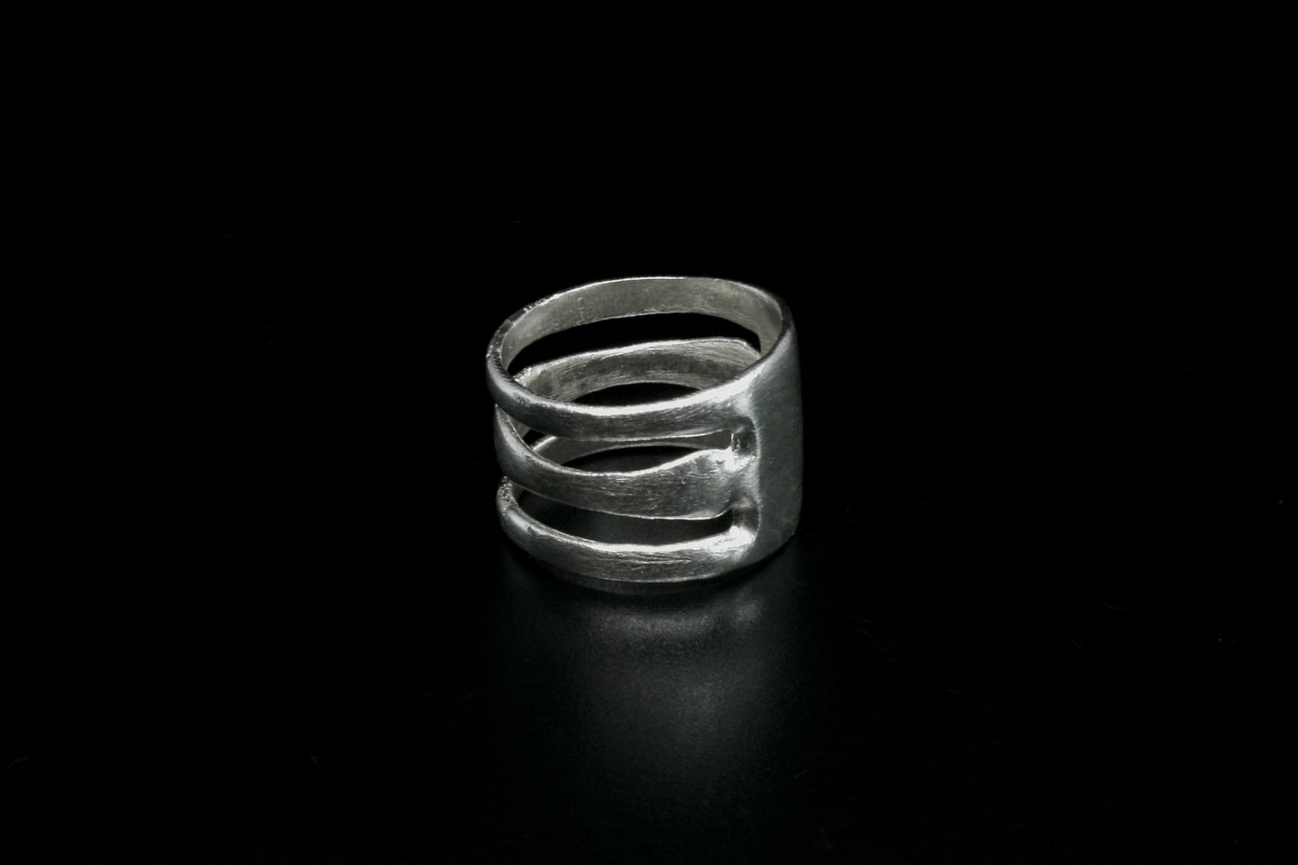 TRIPLET Ring